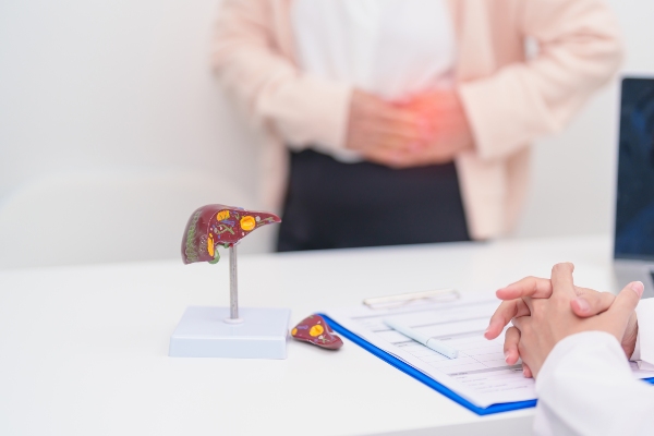 Patient and doctor in ascites consultation